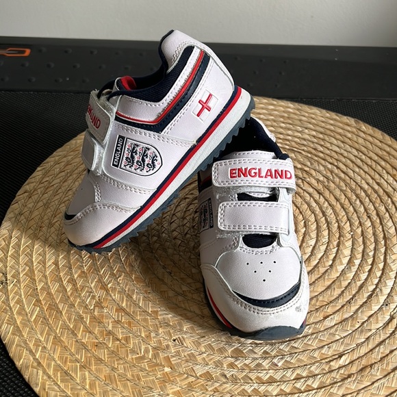 England Toddler Velcro Closure Sneakers Size 6/23 - Picture 1 of 9